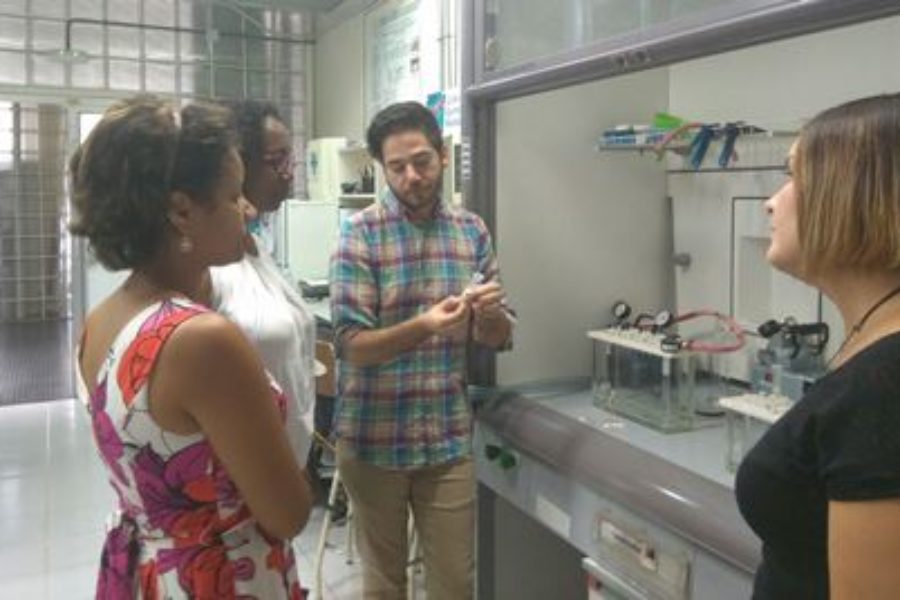 Jornadas de preparación de muestras y análisis de residuos de fármacos en aguas para profesoras de la Universidad de Cabo Verde